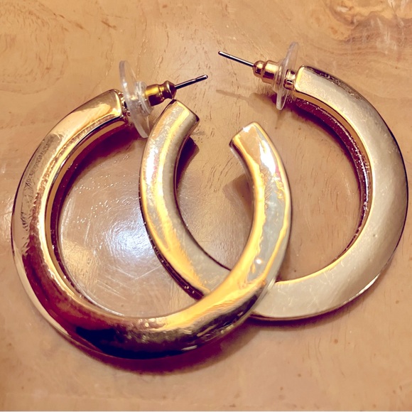 Women’s Hoop earrings, one side beautiful pinkish sparkle, other side gold. - Picture 3 of 16